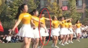 运动会三个小姐姐摔跤,三位小姐姐意外摔跤，运动风采依旧”